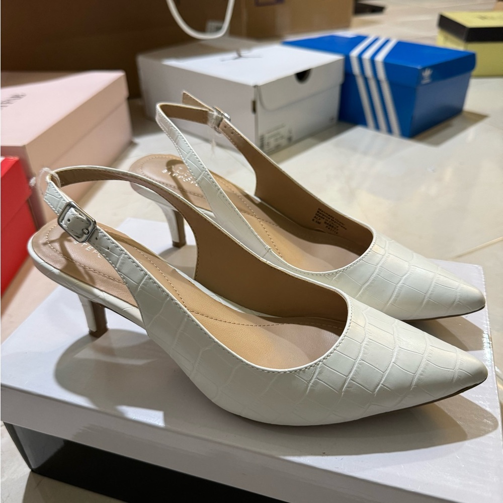 100% new Women white heels